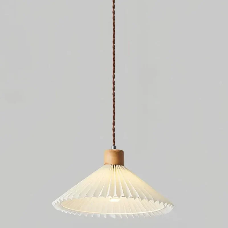 Vintage Pendelleuchte aus Stoff und Holz für das Esszimmer