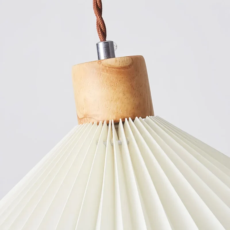 Vintage Pendelleuchte aus Stoff und Holz für das Esszimmer