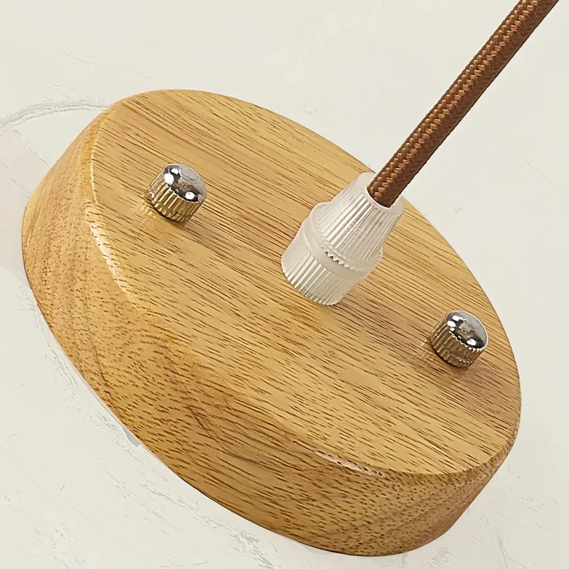 Skandinavische Holz-Pendelleuchte für den Esstisch
