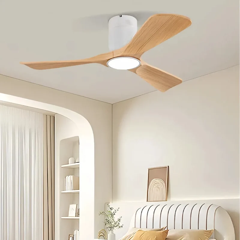 Leiser Deckenventilator mit Licht im skandinavischen Design