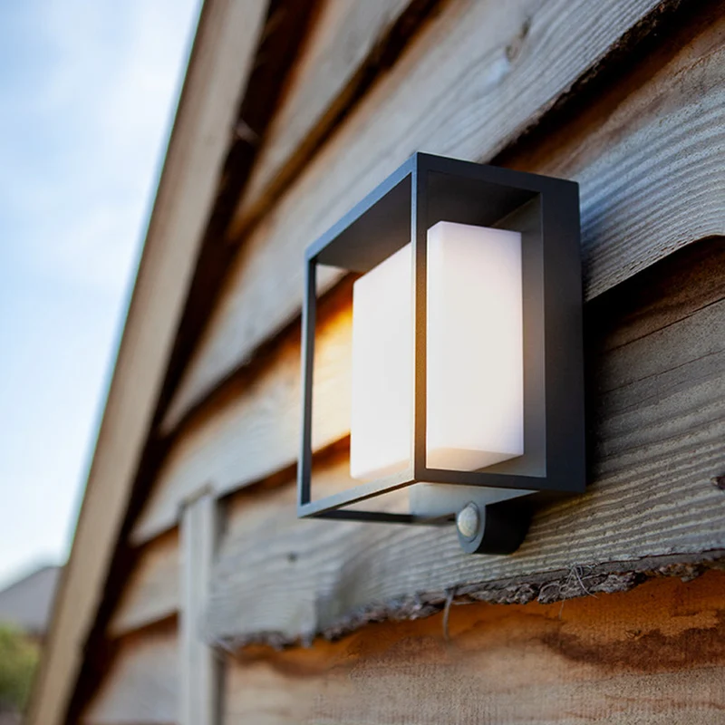 Moderne Solar-Wandleuchte aus Acryl – Célestron