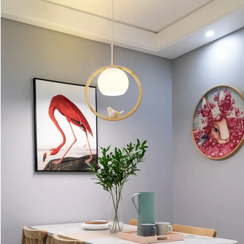 Skandinavische LED-Pendelleuchte aus Holz in Ringform für das Esszimmer