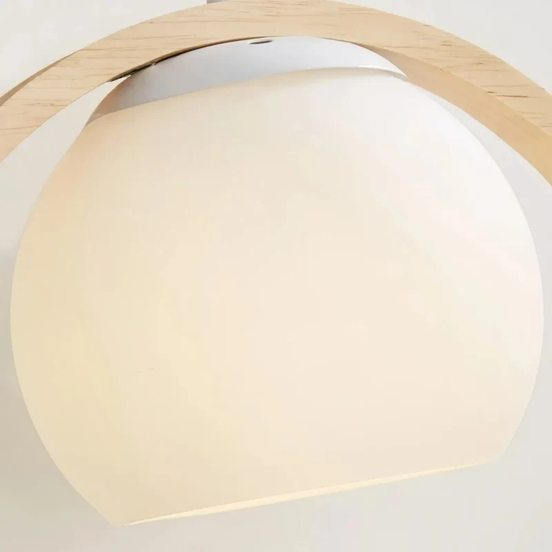 Skandinavische LED-Pendelleuchte aus Holz in Ringform für das Esszimmer
