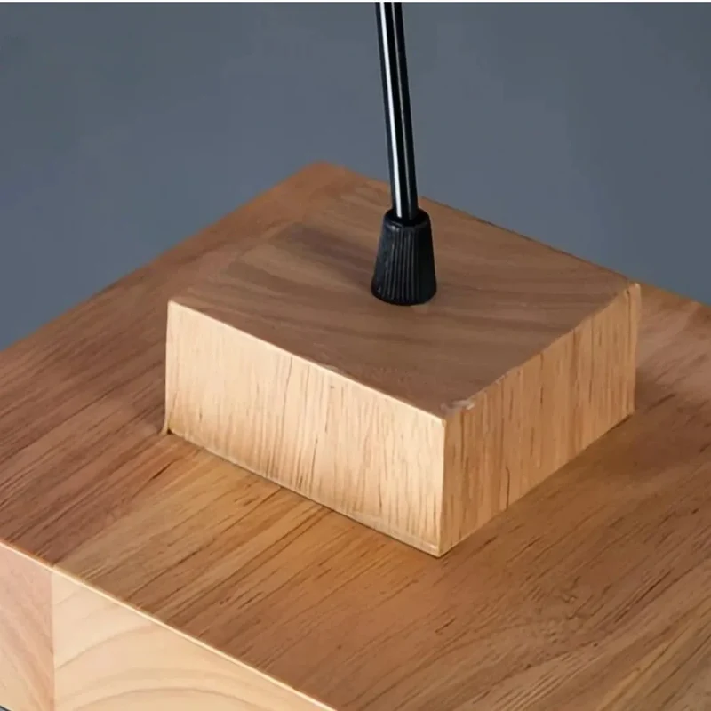 Skandinavische Pendelleuchte aus Holz und Metall für Esstisch & Esszimmer