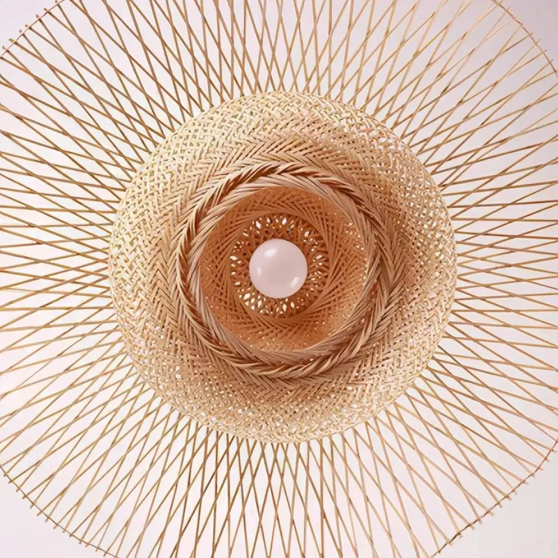 Japanische Rattan-Hängeleuchte in Hutform für das Esszimmer