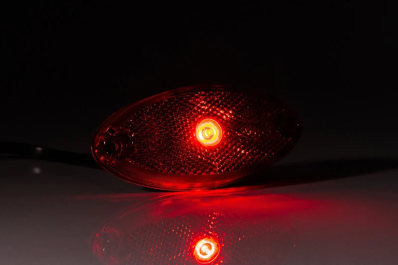 Fristom Ovale LED-Begrenzungsleuchte im Anhängerstil mit Reflektor