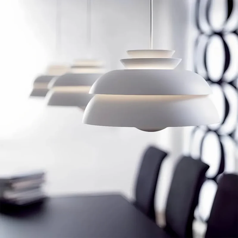 Nordische Pendelleuchte in Weiß für das Esszimmer