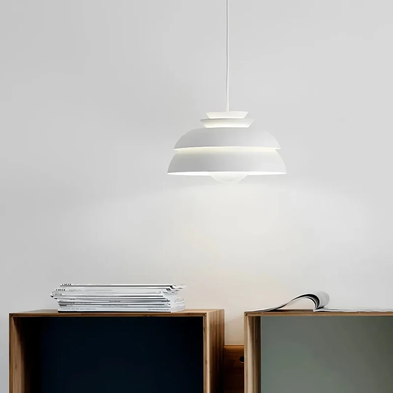 Nordische Pendelleuchte in Weiß für das Esszimmer
