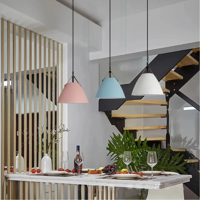 Moderne Pendelleuchte im Macaron-Stil aus Metall für das Esszimmer