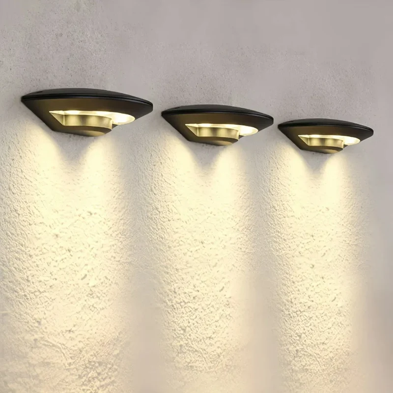 Moderne halbrunde Außenwandleuchte in Schwarz IP65