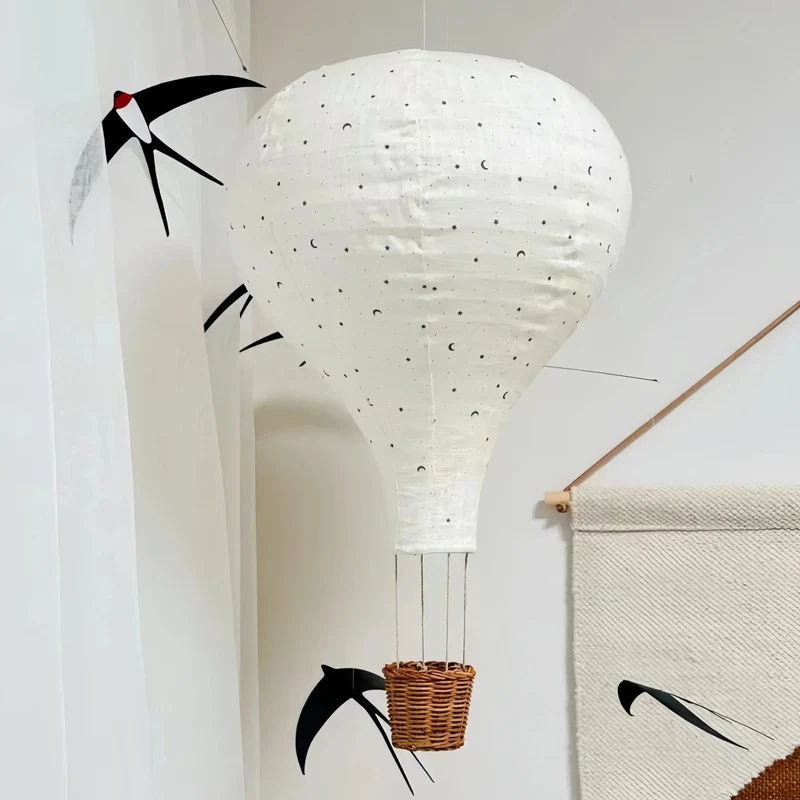 Boho Pendelleuchte fürs Kinderzimmer aus Stoff im Heißluftballon-Design