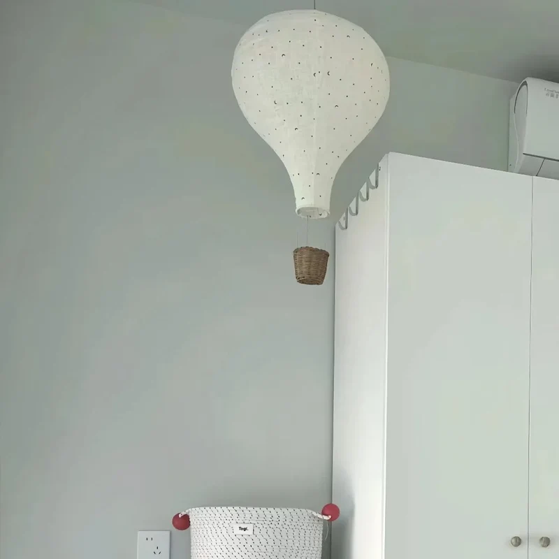 Boho Pendelleuchte fürs Kinderzimmer aus Stoff im Heißluftballon-Design