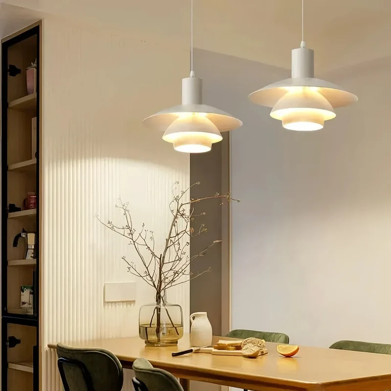 Skandinavische UFO-Pendelleuchte fürs Esszimmer