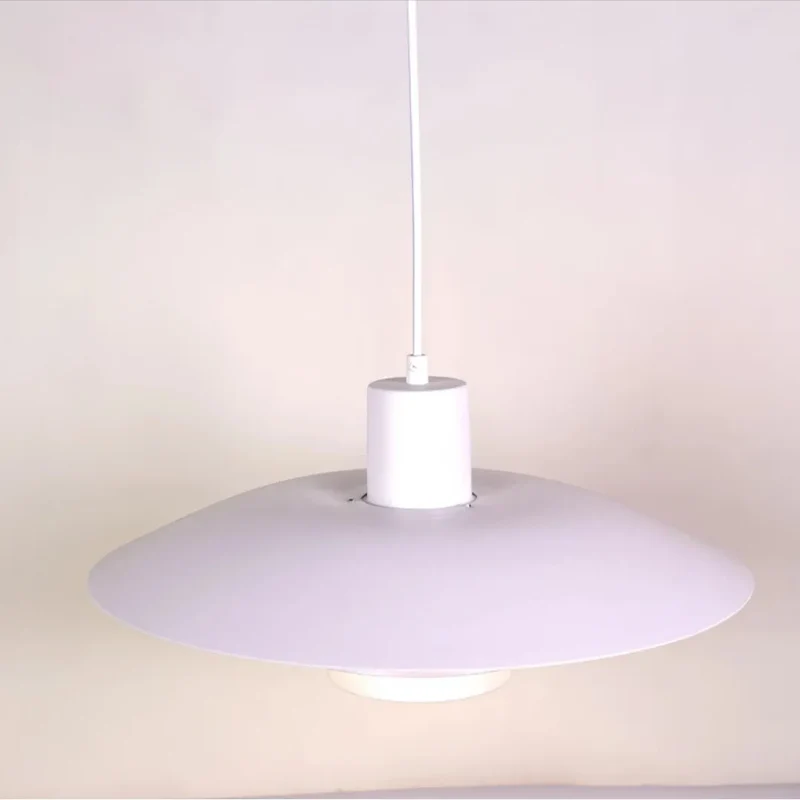 Skandinavische UFO-Pendelleuchte fürs Esszimmer