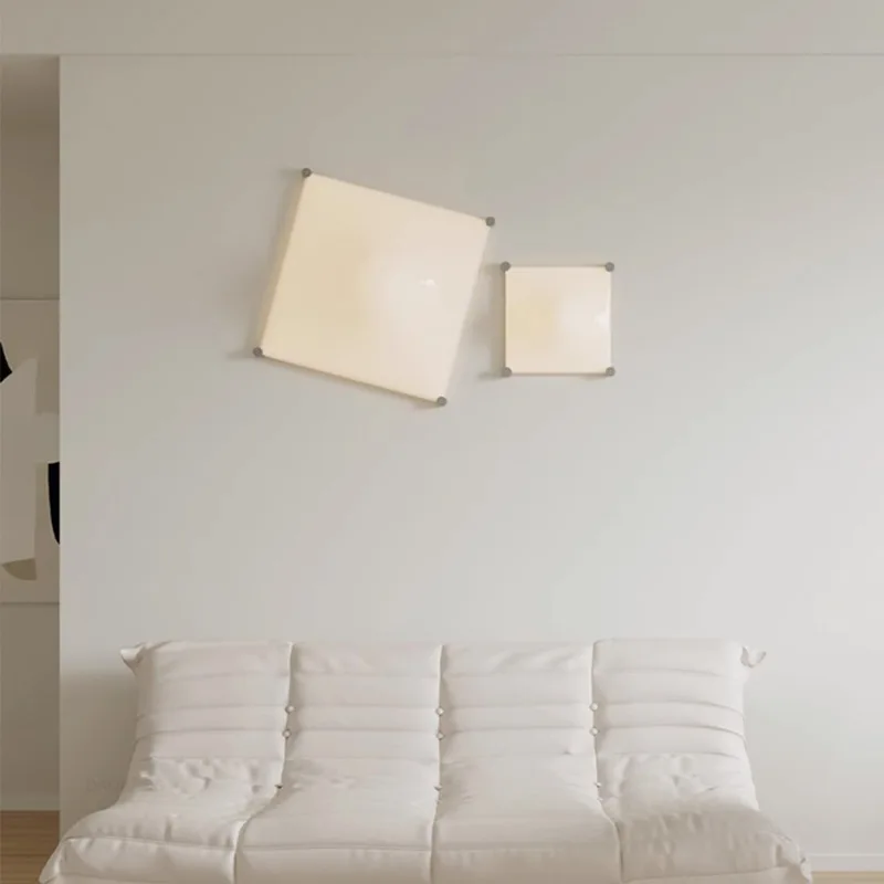 Weiße Acryl-Wandleuchte für Schlafzimmer – Belisara