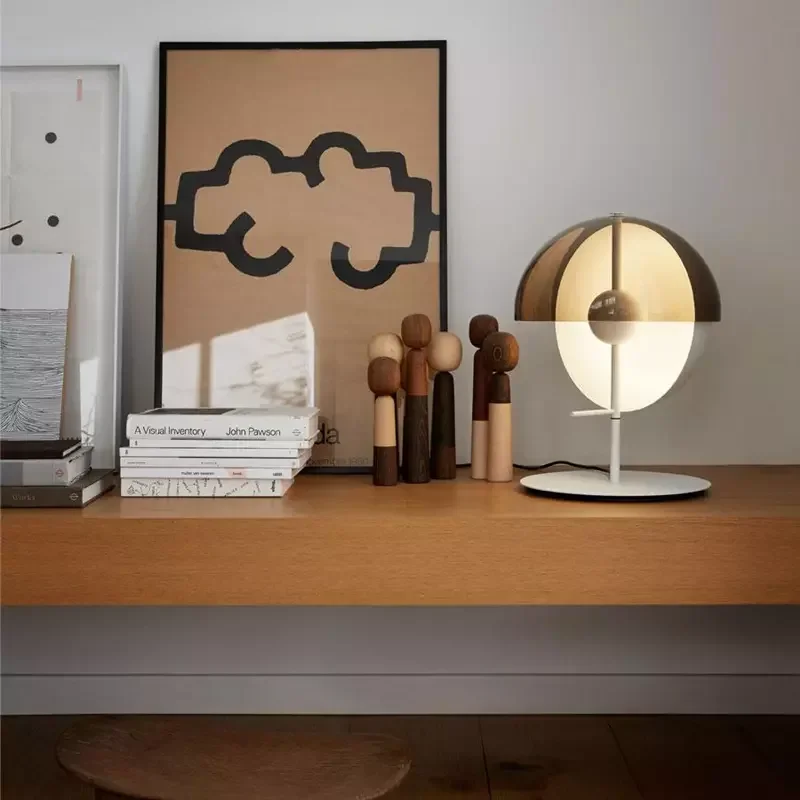 Postmoderne Stehlampe aus Metall mit Buntglas – Lutopis