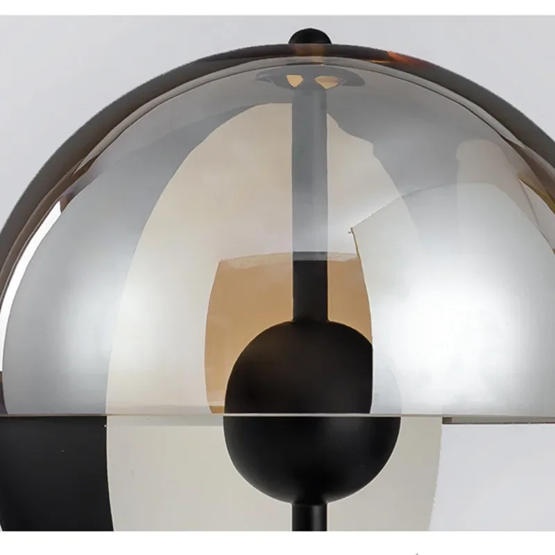 Postmoderne Stehlampe aus Metall mit Buntglas – Lutopis
