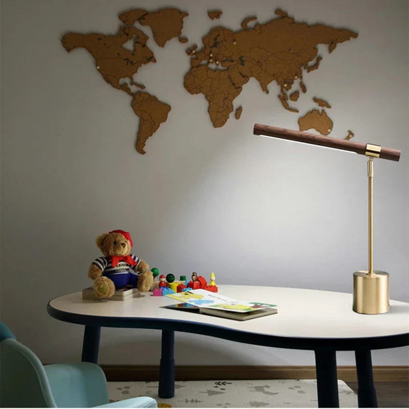 Minimalistische LED-Nachttischlampe aus Bambus und Eisen – Helios