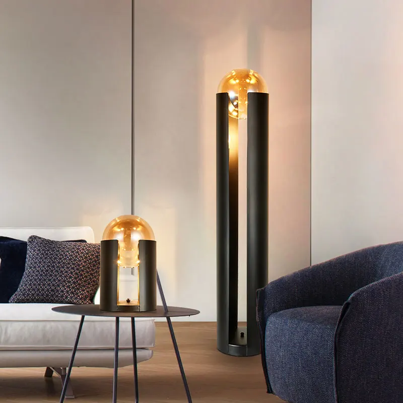 Postmoderne Stehlampe Metall Glas LED – Elara