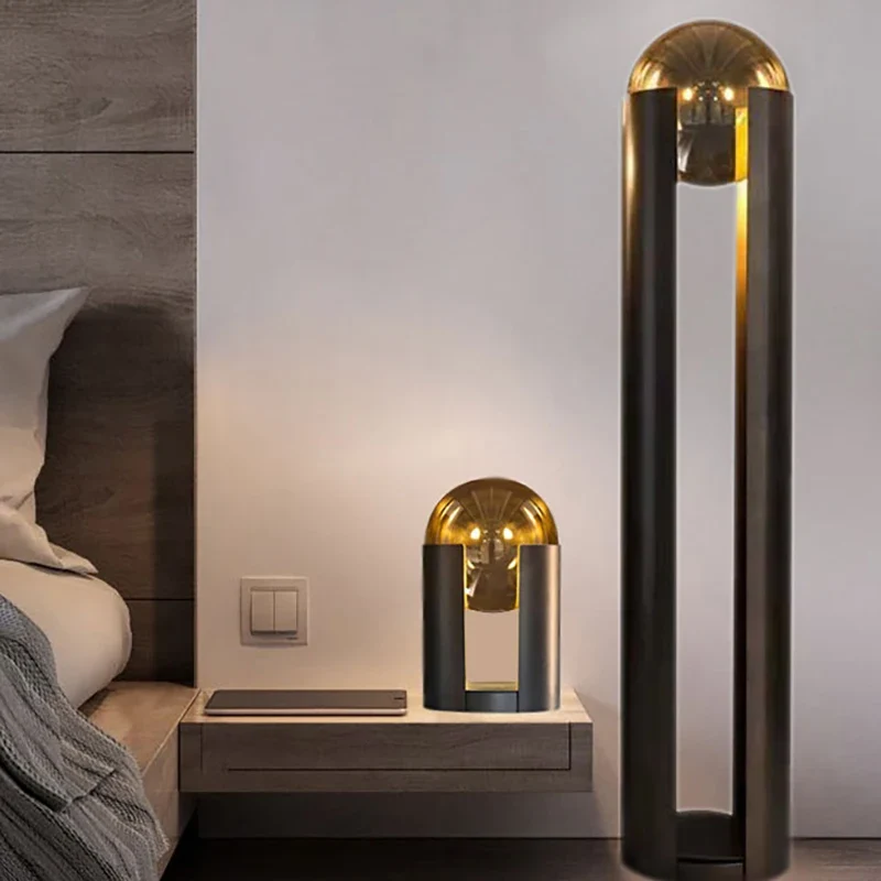 Postmoderne Stehlampe Metall Glas LED – Elara