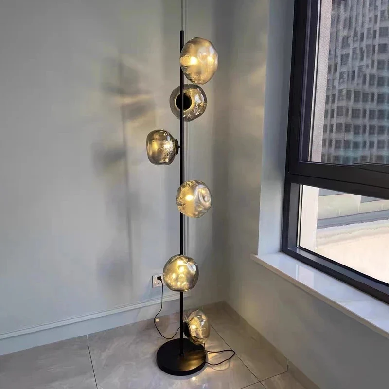 Schicke Stehlampe mit beruhigender Atmosphäre für modernes Interieur – Lushia