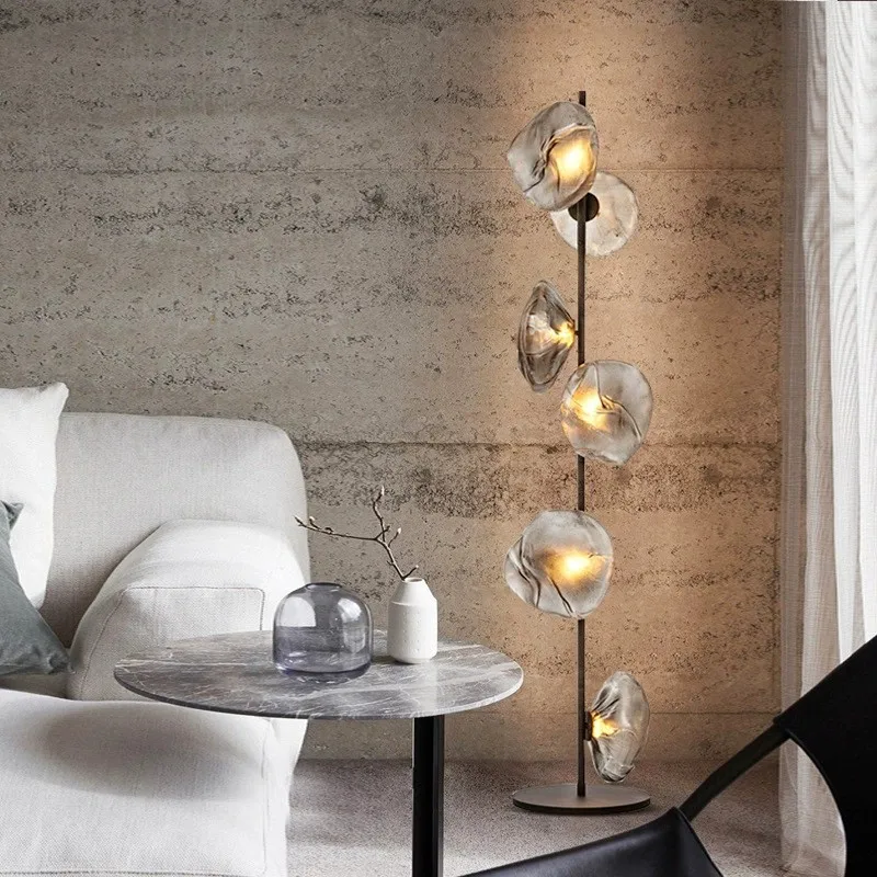 Schicke Stehlampe mit beruhigender Atmosphäre für modernes Interieur – Lushia