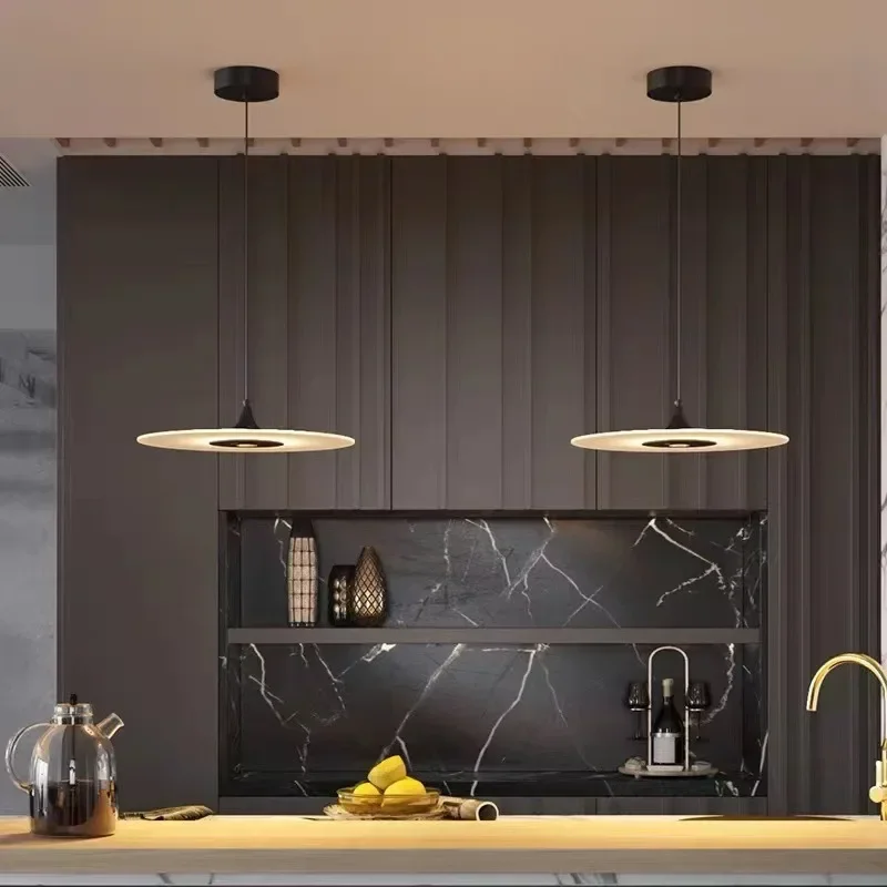 Moderne Hängelampe Grafischer Stil Funktionale Eleganz – Disque Éclipse