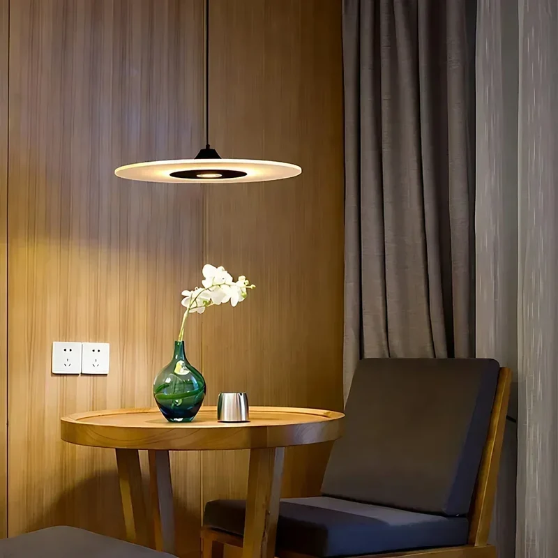 Moderne Hängelampe Grafischer Stil Funktionale Eleganz – Disque Éclipse