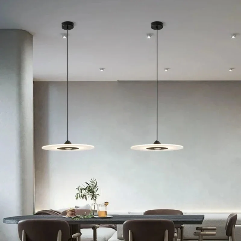 Moderne Hängelampe Grafischer Stil Funktionale Eleganz – Disque Éclipse