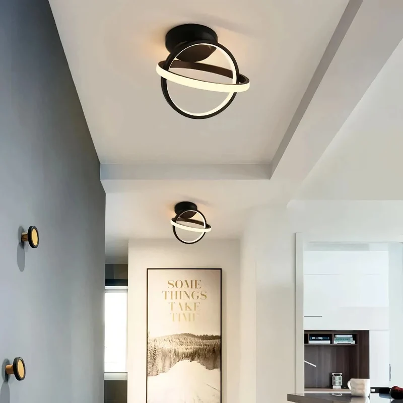 Moderne Deckenleuchte im Ringdesign für den Flur