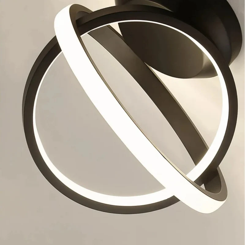 Moderne Deckenleuchte im Ringdesign für den Flur