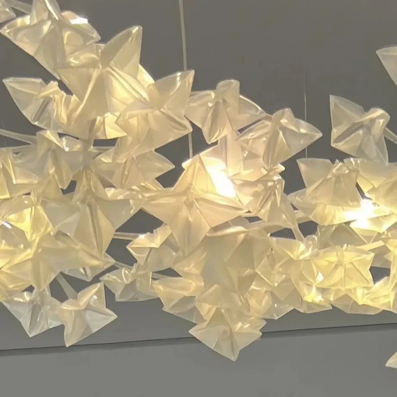 Moderner Kronleuchter mit floralem Design für das Esszimmer