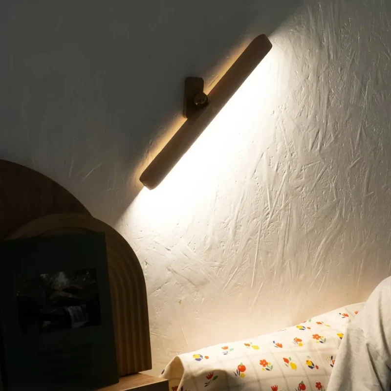 Kabellose Holz-Wandleuchte mit Akku & USB-Aufladung fürs Schlafzimmer