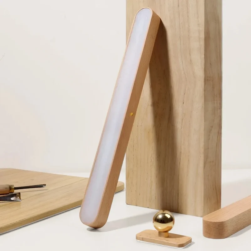 Kabellose Holz-Wandleuchte mit Akku & USB-Aufladung fürs Schlafzimmer