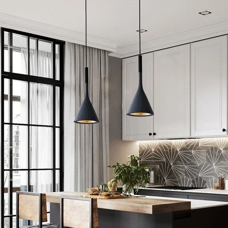 Konische Pendelleuchte aus Aluminium – Elancia
