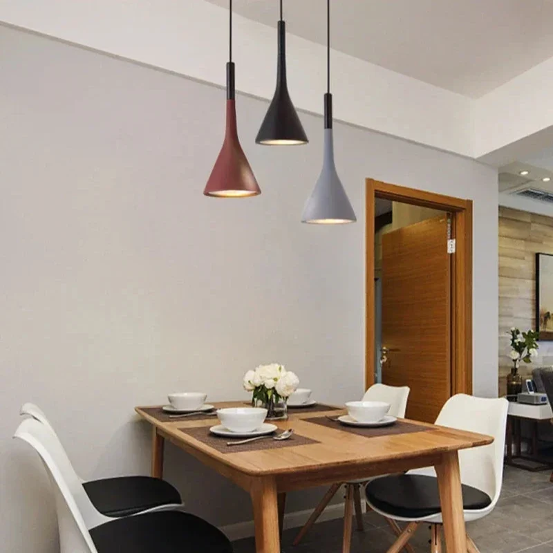 Konische Pendelleuchte aus Aluminium – Elancia
