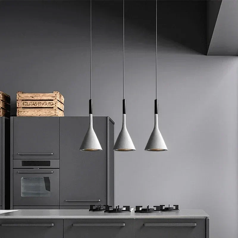 Konische Pendelleuchte aus Aluminium – Elancia