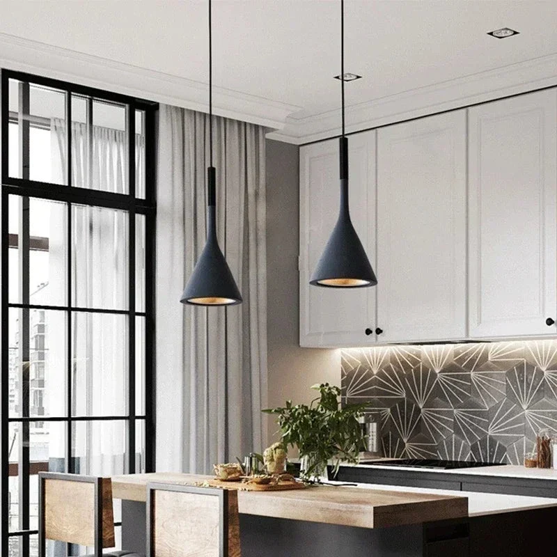 Konische Pendelleuchte aus Aluminium – Elancia