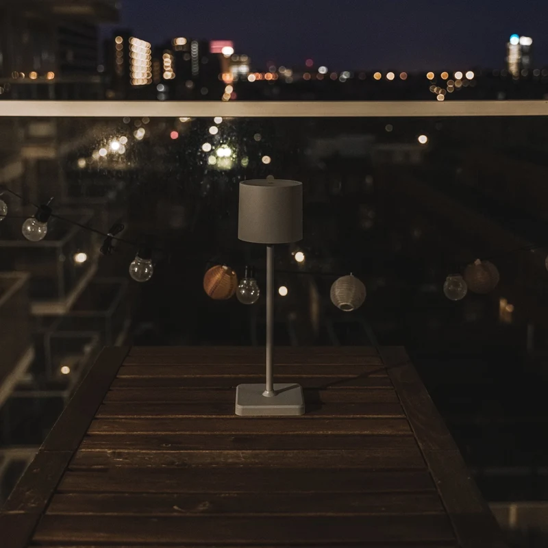TouchDim wiederaufladbare LED-Tischleuchte – Dimmbar per Touch – Für drinnen und draußen – Grau