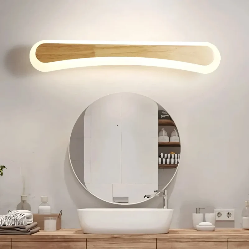 Wandleuchte fürs Badezimmer aus Holz, skandinavischer Stil