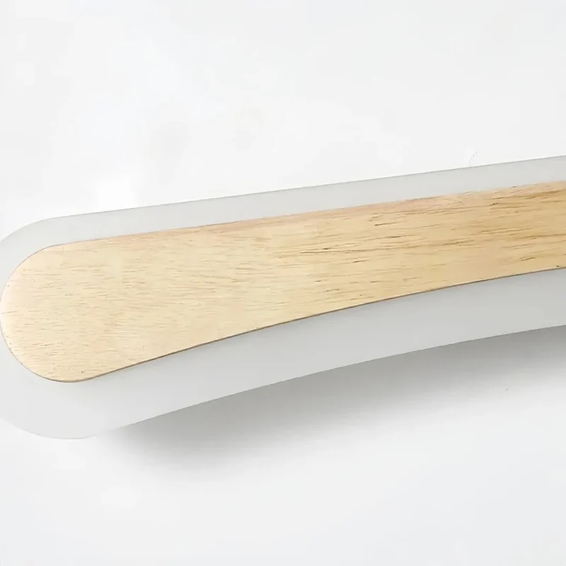 Wandleuchte fürs Badezimmer aus Holz, skandinavischer Stil