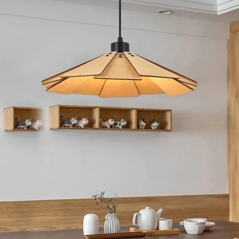 Skandinavische Pendelleuchte aus Holz mit Blumen Design für Esszimmer