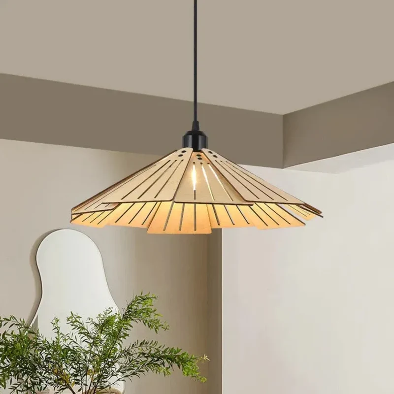 Skandinavische Pendelleuchte aus Holz mit Blumen Design für Esszimmer