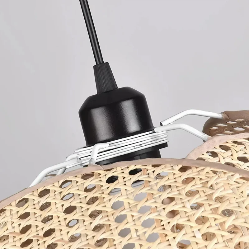 Japanische Pendelleuchte aus Rattan in Blütenform für das Esszimmer