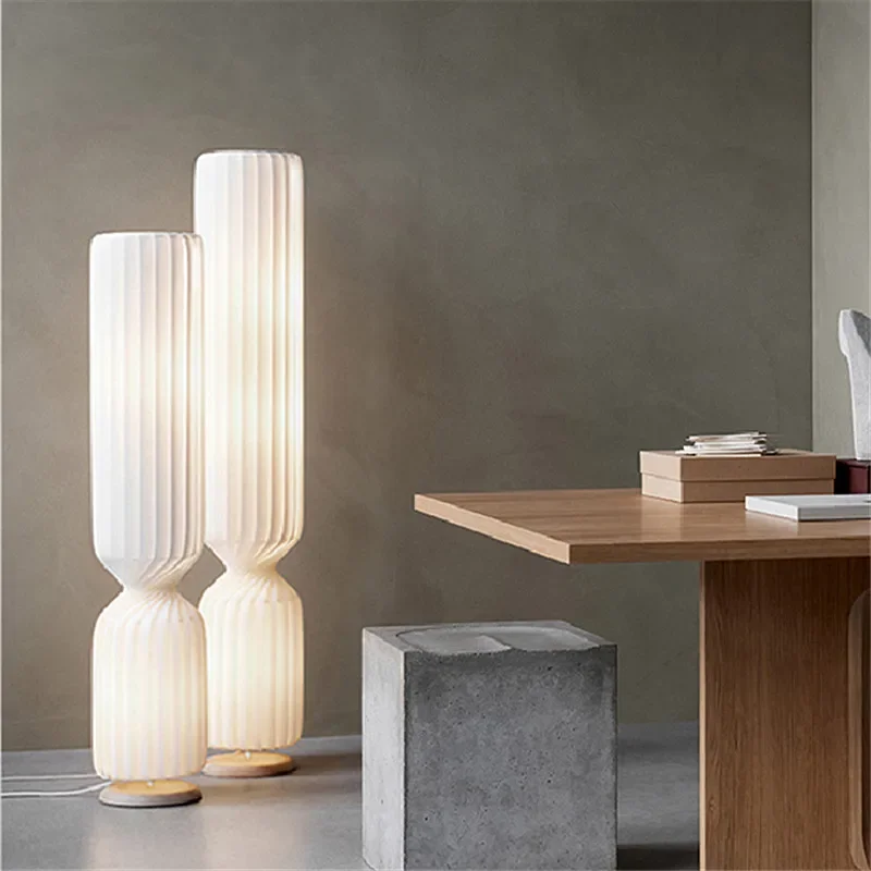 Moderner, schlanker & eleganter Stehlampe – Erida