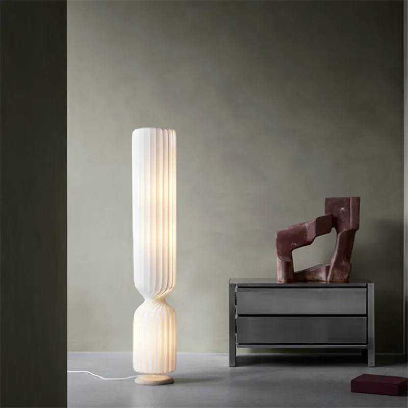 Moderner, schlanker & eleganter Stehlampe – Erida