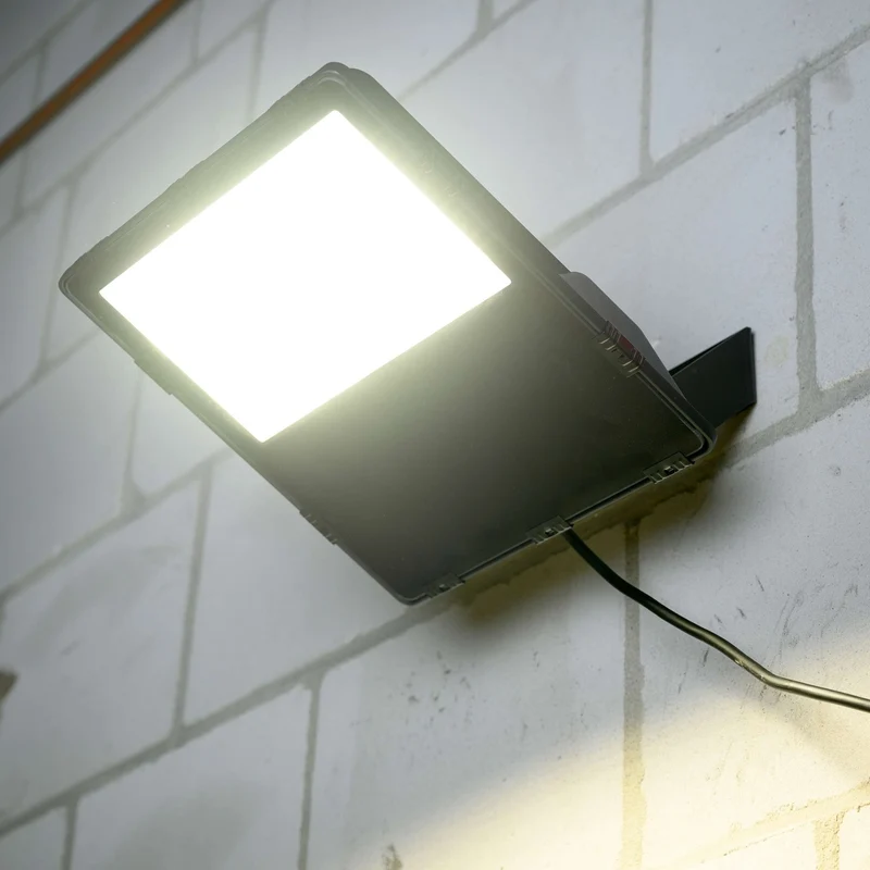 Außen-LED-Strahler 100 Watt CREE 16.000lm IP66 neutralweiß Korrosivität C4 - LED's Light Pro