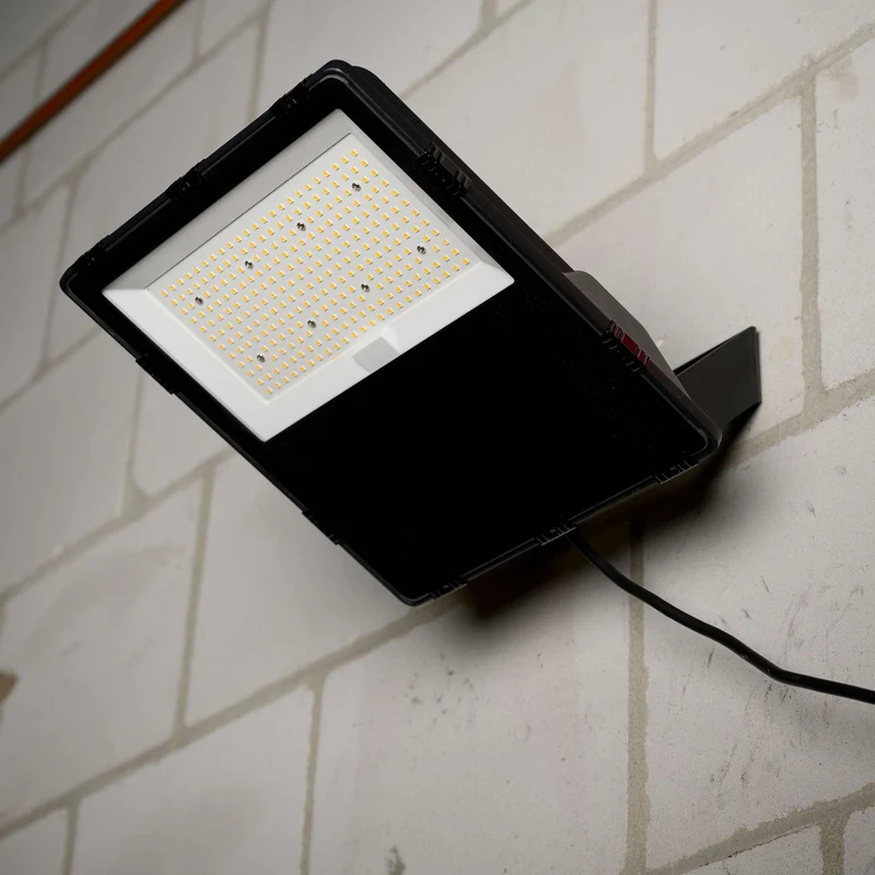 Außen-LED-Strahler 100 Watt CREE 16.000lm IP66 neutralweiß Korrosivität C4 - LED's Light Pro