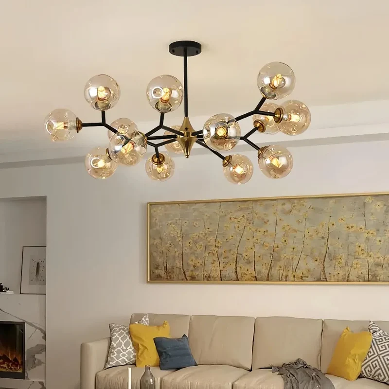 Moderner LED-Kronleuchter mit Glaskugeln für Wohnzimmer
