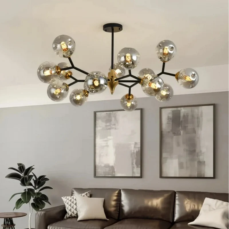 Moderner LED-Kronleuchter mit Glaskugeln für Wohnzimmer